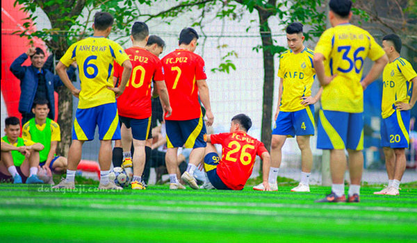 数据分布图案与放大镜组合
